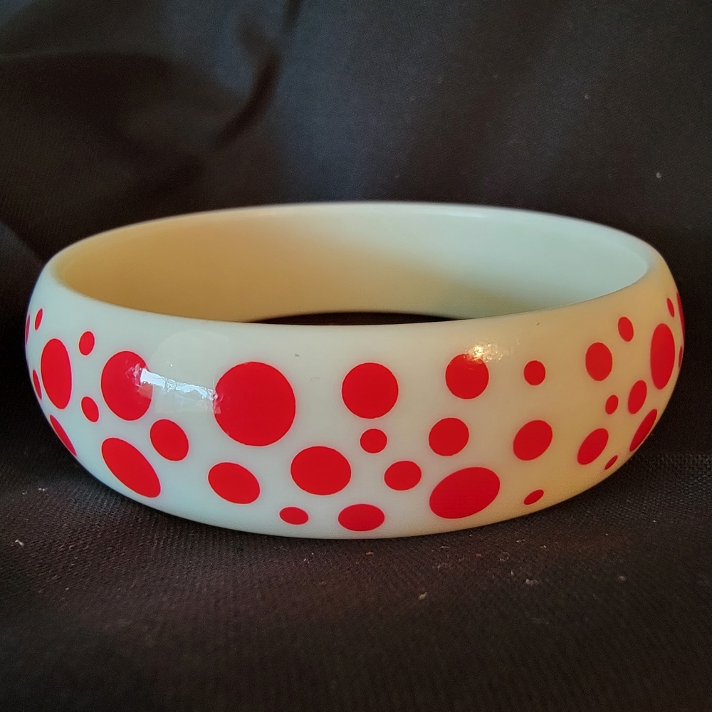 Vintage Avon Red & White/Cream Polka Dot Acylic Bangle Bracelet